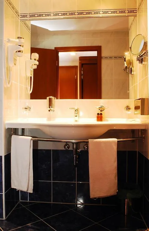 Hotel Meridijan Adults Only باغ 4*,