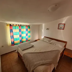 apartments-niko-trogir.hotels-in-trogir.com/
